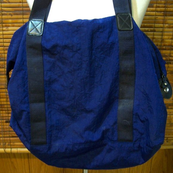 Disney Pooh Duffle Tote Overnight Bag Royal Blue Nylon/Canvas/Faux Leather - Picture 2 of 10